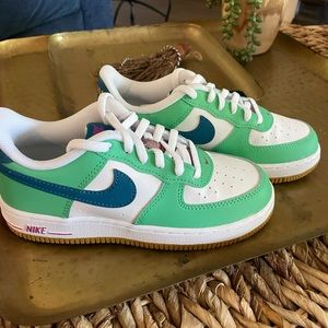 Nike Air Force 1 Sz 1 youth NEW